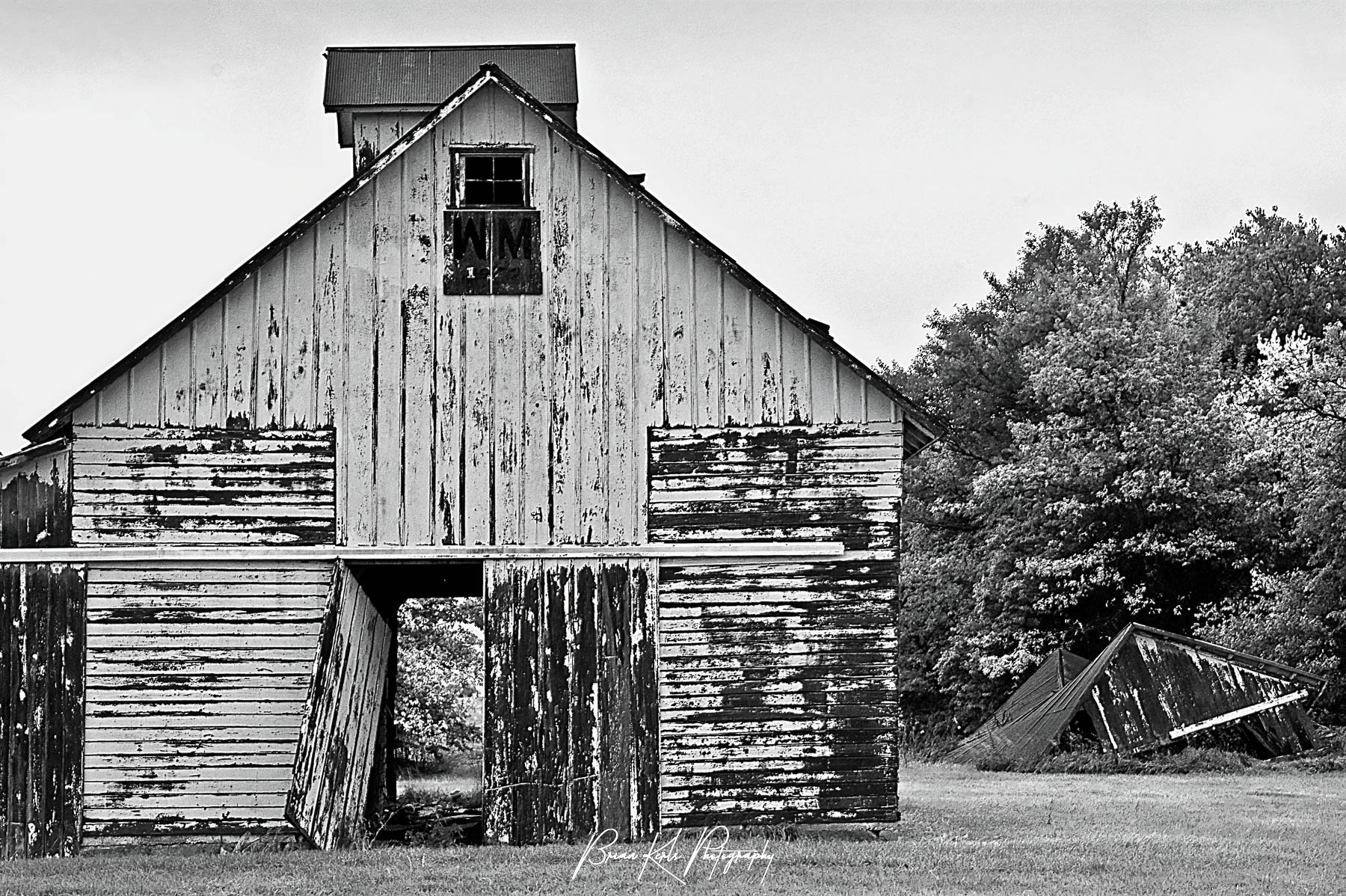 This weathered barn in rural central Illinois has fallen on hard times.